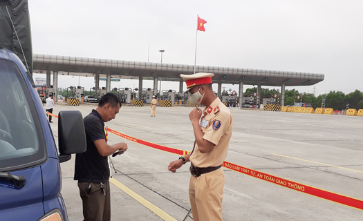 CSGT toàn quốc ra quân xử lý vi phạm